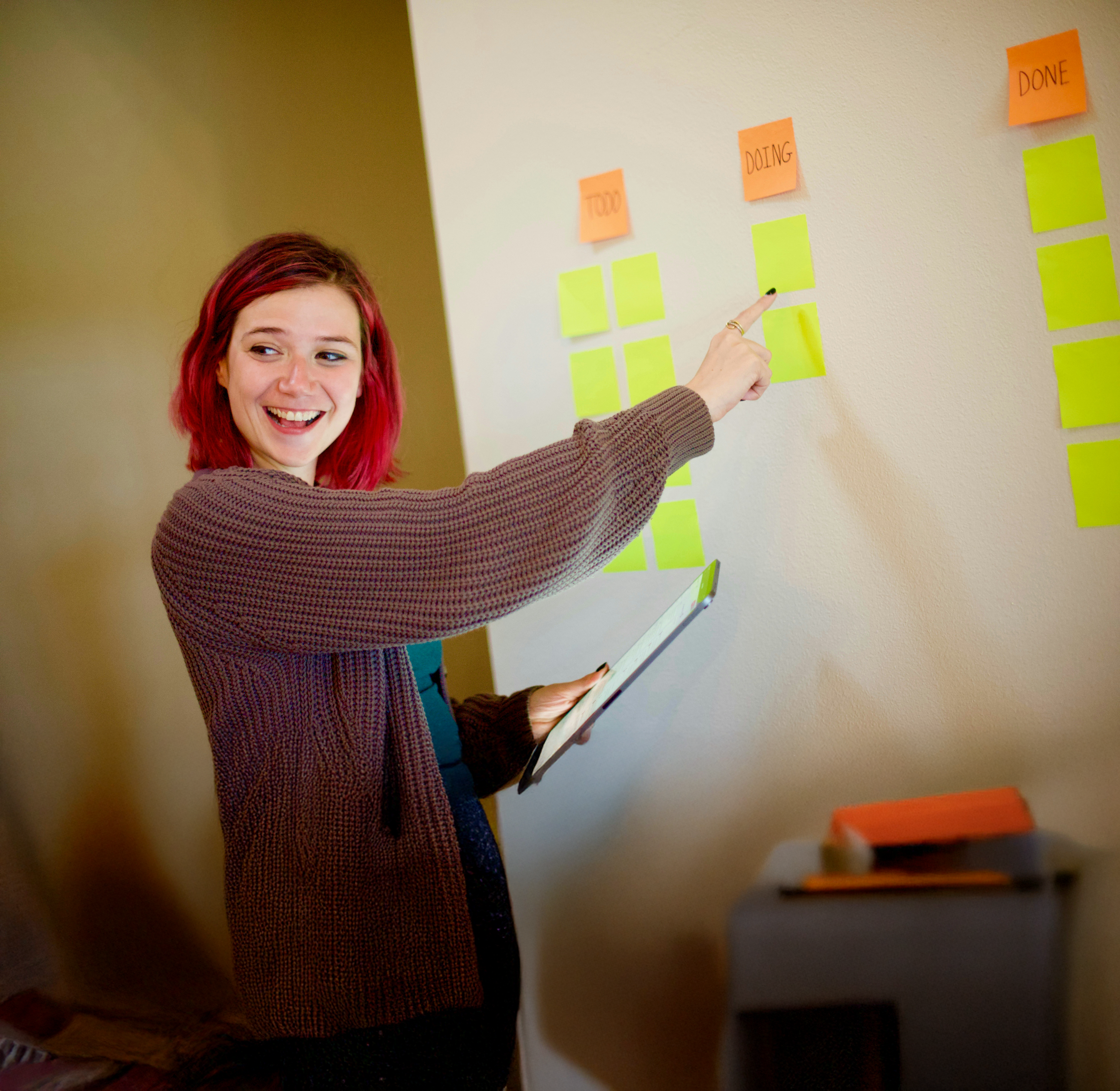 Leerkracht met post-its