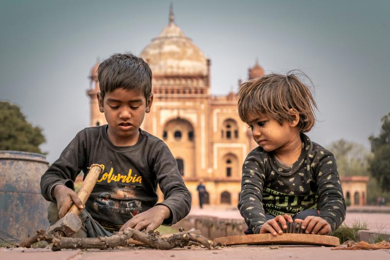 2 kinderen in India
